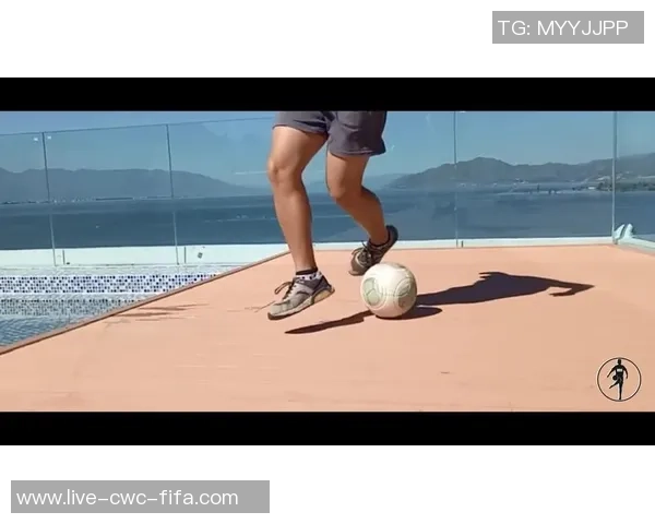 街头足球平地对抗赛展现年轻人的热情与创造力